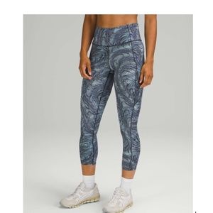 8 / NWOT Lululemon Fast and Free High Rise Crop 23" Dimensional Icing Blue Multi